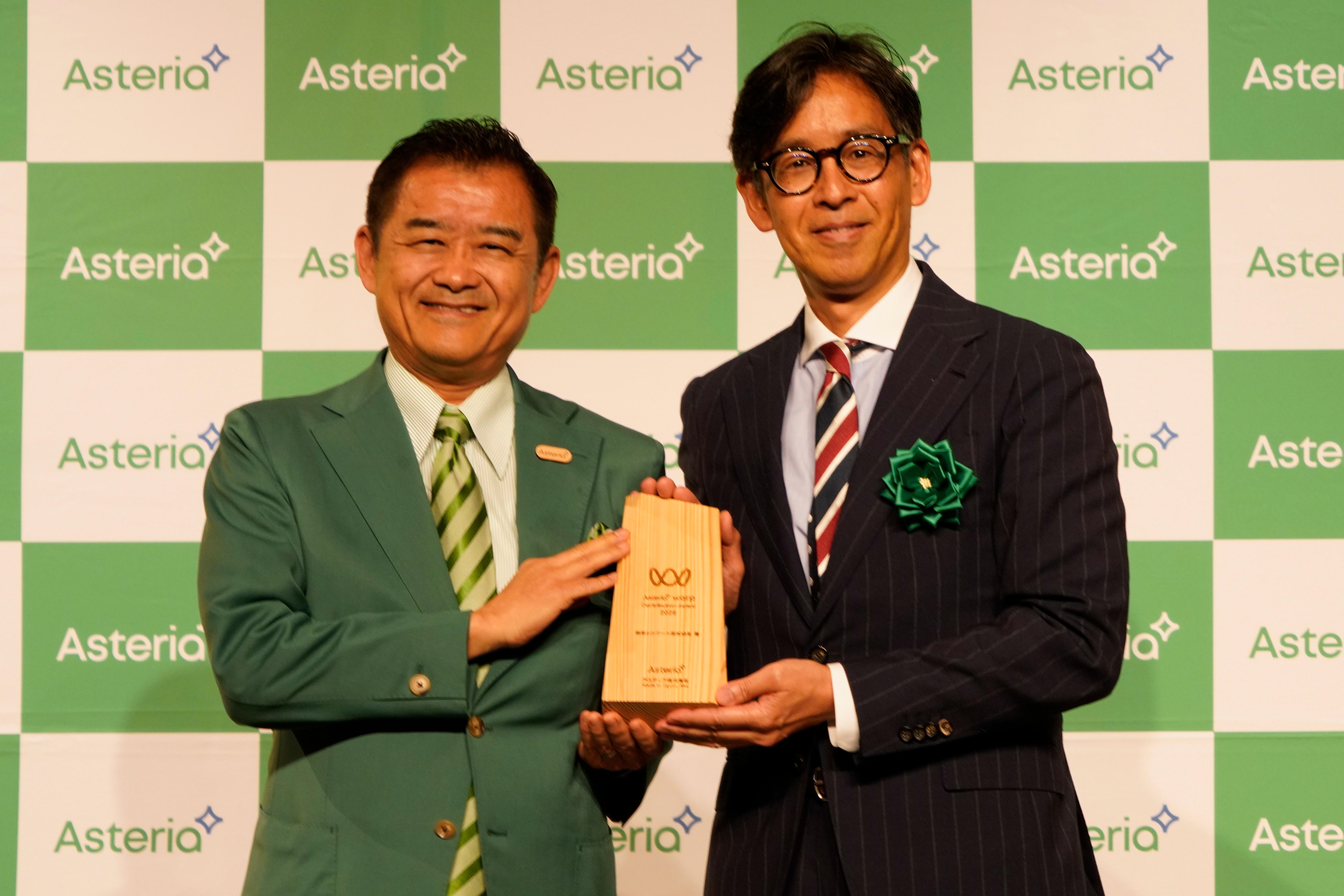 左：アステリア 代表取締役社長/CEO　平野 洋一郎 氏<br>
右：鈴与シンワート デジタルビジネスソリューション事業部長　藤村 剛